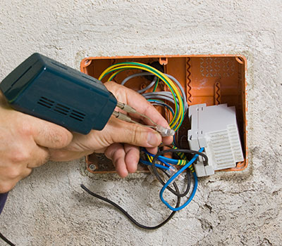 electrical danger in wall cables3